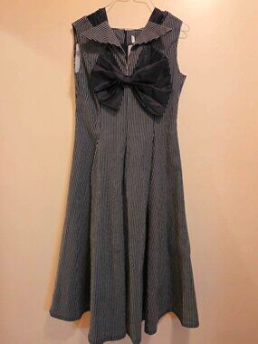No Brand Black/White Stripe with Large Bow on Front Dress XL